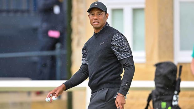 Tiger-Woods-St-Andrews-practice